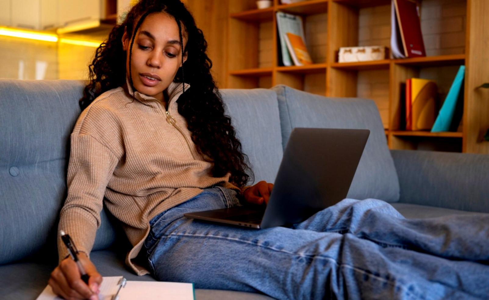 Financial planning consultation process showing collaborative budget analysis and forecasting methodology